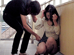 近所の奥さんにイタズラする悪ガキ　スカートめくり×お触り×生ハメ4時間　サンプル画像15